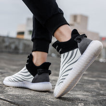 Load image into Gallery viewer, Sportive men's net surface low-heel running sneakers V1