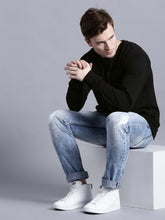 Load image into Gallery viewer, Men Black Solid Sweatshirt Z4