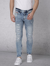 Load image into Gallery viewer, Men Blue Slim Fit Mid-Rise Highly Distressed Stretchable Jeans Q2