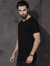 Load image into Gallery viewer, Men Black Solid Round Neck T-shirt R5