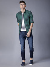 Load image into Gallery viewer, Men Blue Tapered Fit Mid-Rise Clean Look Stretchable Jeans B6