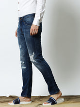 Load image into Gallery viewer, Men Blue Tailored Regular Fit Mid-Rise Highly Distressed Stretchable Jeans M9