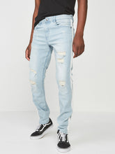 Load image into Gallery viewer, Men Blue Slim Fit Mid-Rise Highly Distressed Stretchable Jeans DD3