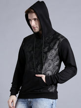 Load image into Gallery viewer, Men Black Printed Hooded Sweatshirt K7