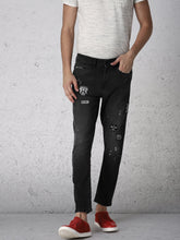 Load image into Gallery viewer, Men Black Slim Tapered Fit Mid-Rise Clean Look Stretchable Jeans SS2