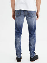 Load image into Gallery viewer, Men Blue Slim Fit Mid-Rise Highly Distressed Stretchable Jeans S3