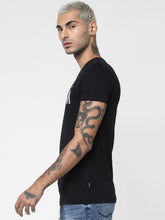 Load image into Gallery viewer, Men Black Slim Fit Printed Round Neck T-shirt WE3