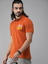 Load image into Gallery viewer, Men Orange Solid Polo Collar T-shirt Z2