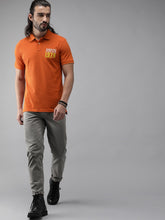 Load image into Gallery viewer, Men Orange Solid Polo Collar T-shirt Z2