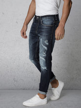 Load image into Gallery viewer, Men Blue Slim Fit Mid-Rise Highly Distressed Stretchable Jeans SS2