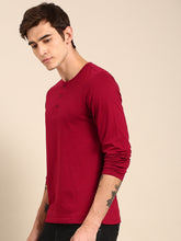 Load image into Gallery viewer, Men Maroon Solid Henley Neck T-shirt D3